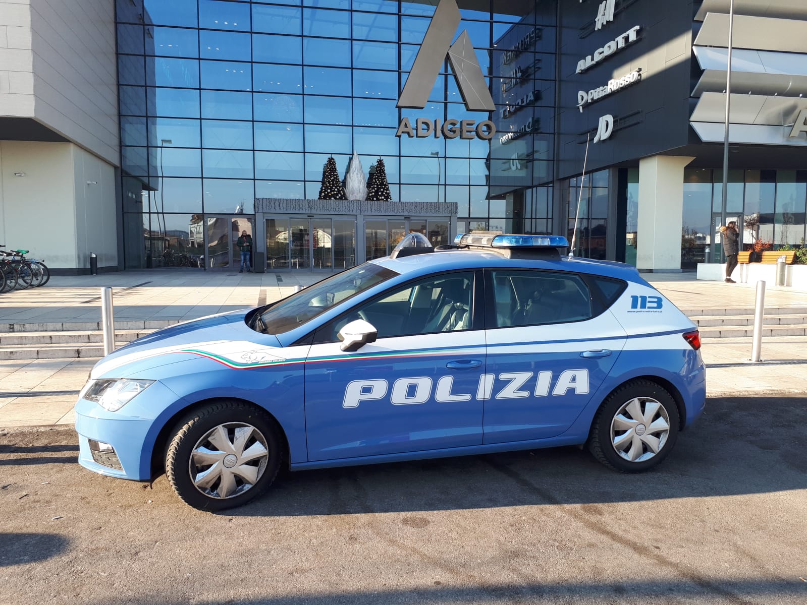 Tentato Furto al Supermercato Interspar del Centro Commerciale “ADIGEO”. La  Polizia arresta due stranieri di nazionalità Romena. - Il Giornale dei  Veronesi Il Giornale dei Veronesi