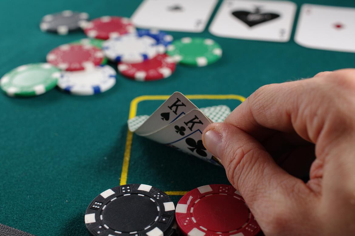 Una Breve Guida sul Video Poker Prima di Giocare in un Casino Online