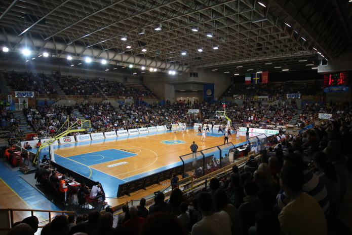 Palazzetto dello Sport riaperto grazie a pavimentazione provvisoria