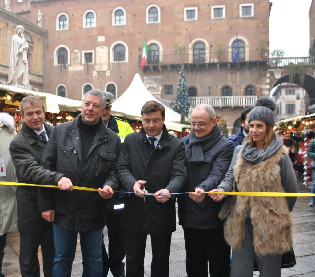 Inaugurata la nona edizione dei Mercatini di Natale a Verona