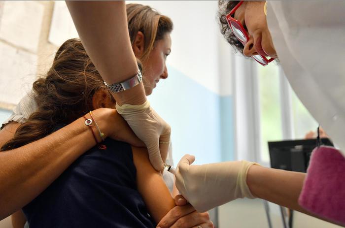 Vaccini: Governo studia ricorso contro la moratoria del Veneto