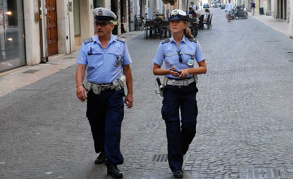POLIZIA MUNICIPALE: CAMPAGNE DI SESIBILIZZAZIONE SU VISIBILITA’ DI NOTTE E HALLOWEEN, PER MIGLIORARE LA SICUREZZA STRADALE