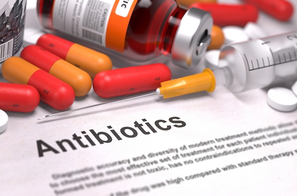 Antibiotico-resistenze, Italia maglia nera in Europa: i superbatteri adesso “evadono” dagli ospedali. Uso dei farmaci inappropriato da parte di medici e pazienti