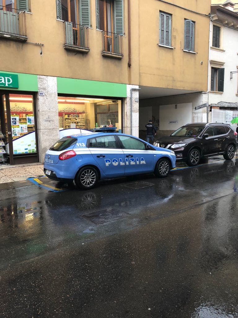 VERONA: RAPINA AGGRAVATA DI GRUPPO. LA POLIZIA ARRESTA I RESPONSABILI.