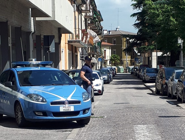 VERONA: TENTA DI FORZARE L’ENTRATA DI UN ESERCIZIO COMMERCIALE. ARRESTATO DALLA POLIZIA