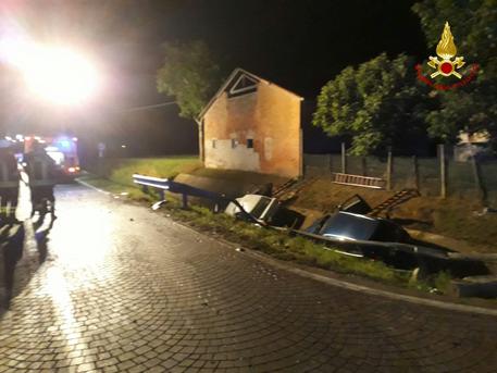 Scontro tra auto, un morto e un ferito