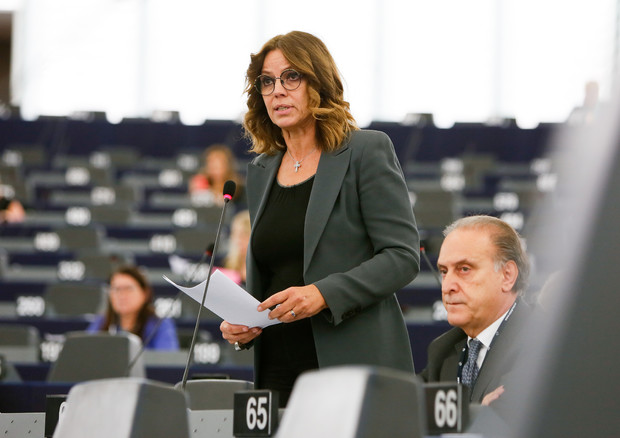 On. Elisabetta Gardini (Forza Italia – Ppe): Amministrative, “Dalla Negra”, a Facebook non piace il cognome del candidato e gli blocca il profilo!!
