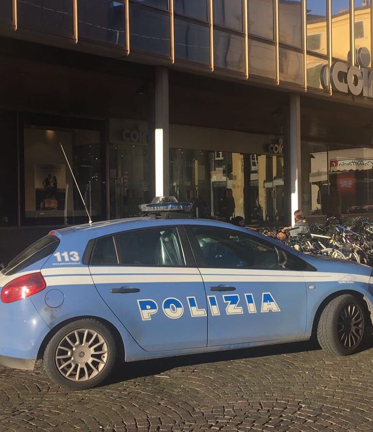 Fanno incetta di profumi al negozio Coin di Via Cappello. La Polizia arresta due donne rumene.
