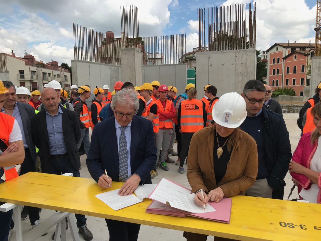 EDILIZIA: REGIONE VENETO E ANCE FIRMANO INTESA A TREVISO PER NUOVI PERCORSI FORMATIVI – ASSESSORE, “NUOVE COMPETENZE E PROFESSIONALITÀ SONO LA CHIAVE DI VOLTA DEL RILANCIO DEL SETTORE”