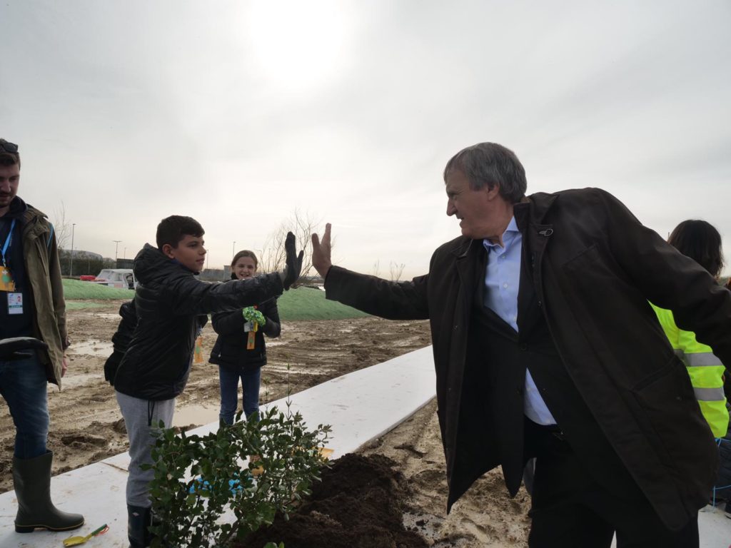 “100 bambini per 100 alberi”: in occasione della Giornata dell’Albero le scuole del territorio visitano l’aeroporto di Venezia e piantano 100 nuovi alberi