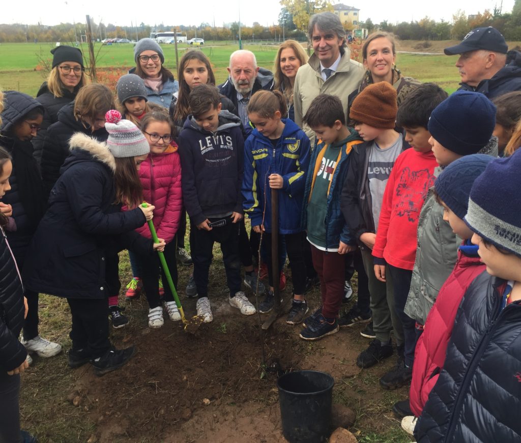 Giornata degli alberi. Nuove piante abbelliscono i campi da rugby di Parona