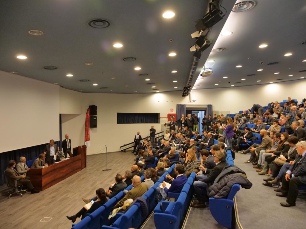 Acqua alta, presentato dal commissario Brugnaro il sistema di raccolta delle richieste di rimborso: “Procedure solo online per garantire tempi brevi. Accordo con CAF e associazioni di categoria per favorire la compilazione dei moduli”