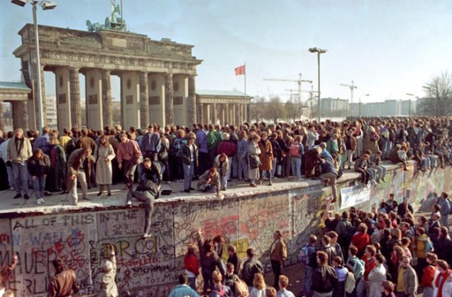 30 anni fa cadde il Muro di Berlino. Zaia, “La forza della libertà fu inarrestabile. L’Italia è una democrazia salda e forte ma per crescere deve abbattere il muro del centralismo attraverso l’autonomia”