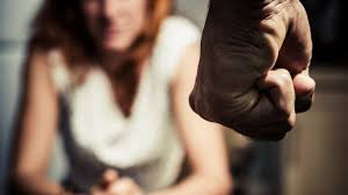 Campidoglio, al via numero Whatsapp dedicato a donne vittime di violenza, accoglienza continua H24