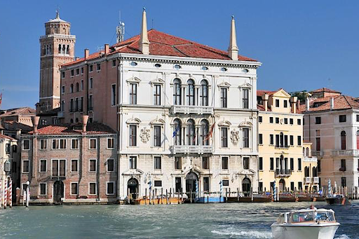 La Giunta approva l’ampliamento del 50% delle occupazioni di suolo pubblico. Il sindaco Brugnaro: “Un gesto di attenzione e di fiducia ai tanti esercizi per sostenerli in questo periodo di difficoltà”