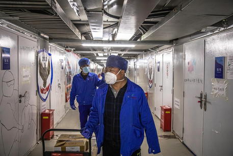 Coronavirus: la Cina rialza l’allerta, record di casi importati