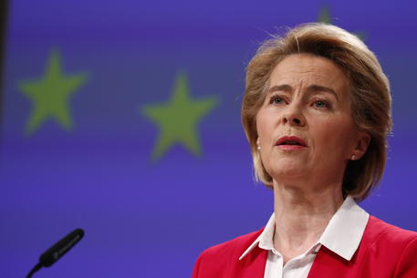 Von der Leyen, anziani isolati fino a fine anno