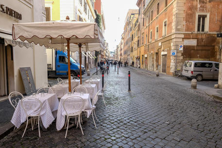 Consumi in picchiata: a marzo Giù del 31,7%, Pil ad aprile -13%