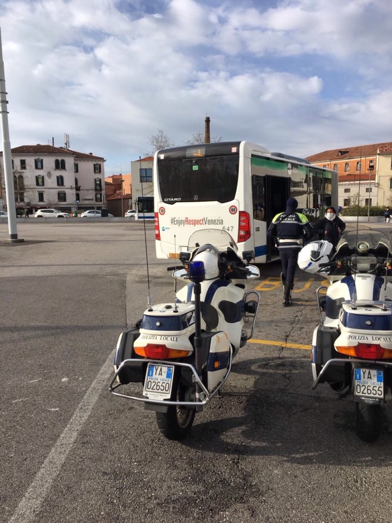 Emergenza Coronavirus, cala il numero degli incidenti stradali. I dati della Polizia locale