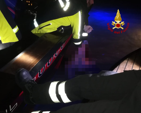 Cadono da una motonave a Venezia, 2 annegate