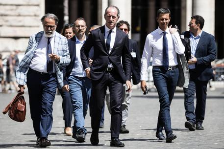 Coronavirus: Zaia: ‘Ordinanze non le ritiriamo, il Veneto può aprire tutto’. De Luca: ‘Mascherina obbligatoria o sanzioni’