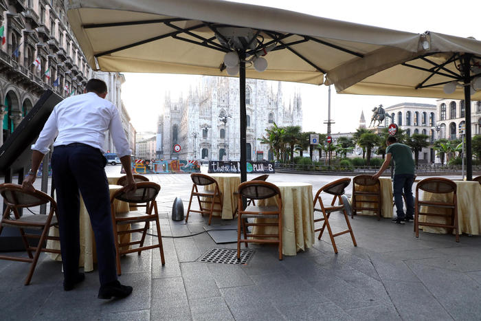 Riaprono negozi e bar. L’Italia prova a ripartire