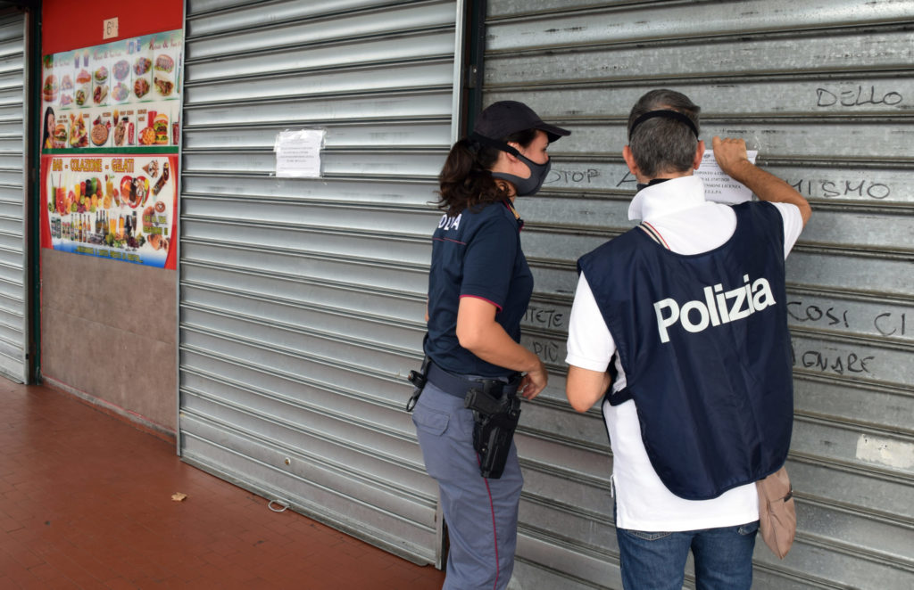 VERONA – Spacciatori, ubriachi e pregiudicati: il Questore chiude per 15 giorni il bar della Stazione “Pak Grill”