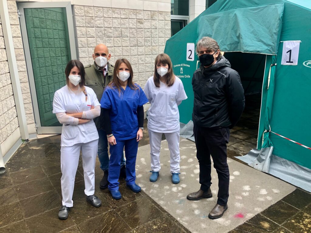 Centro medico di via bramante allo stadio. Nuova postazione antinfluenzale e tamponi, allestita con il supporto della protezione civile
