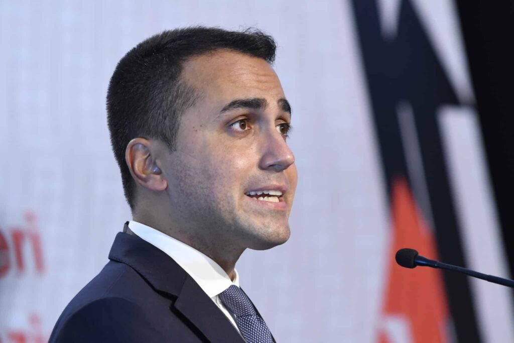 Libia, Di Maio senza vergogna dà la colpa ai pescatori rapiti
