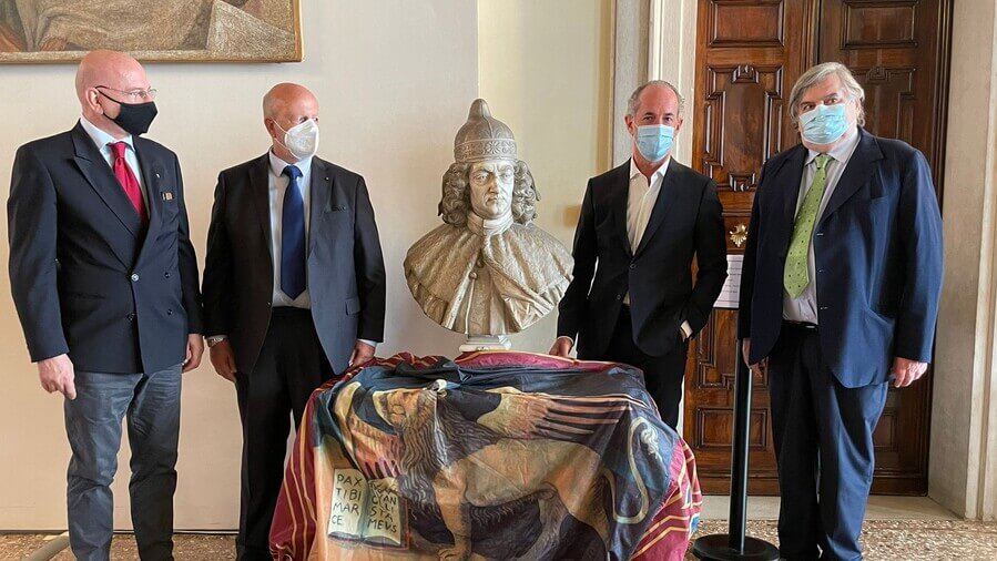 Donato il busto del Doge Giovanni II Corner alla Regione Veneto. Zaia, “Testimonianza di un passato illustre e di un presente di impegno civico”