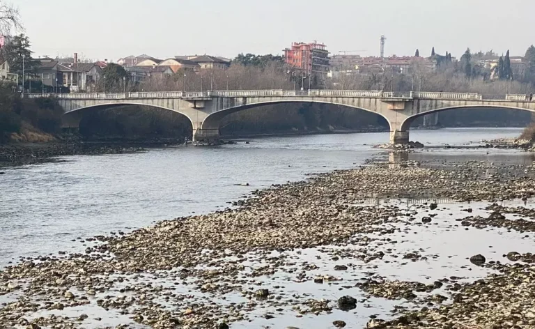 Siccità, si allentano i divieto per l’uso di acqua potabile a Verona. La nuova ordinanza del sindaco Tommasi