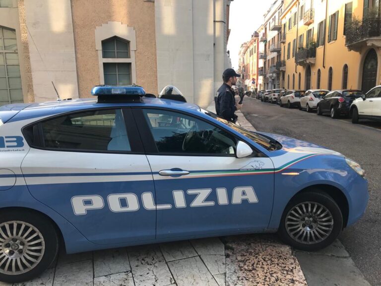Ruba una bottiglia di vino e aggredisce gli agenti intervenuti per bloccarlo: 19enne arrestato dagli agenti delle Volanti