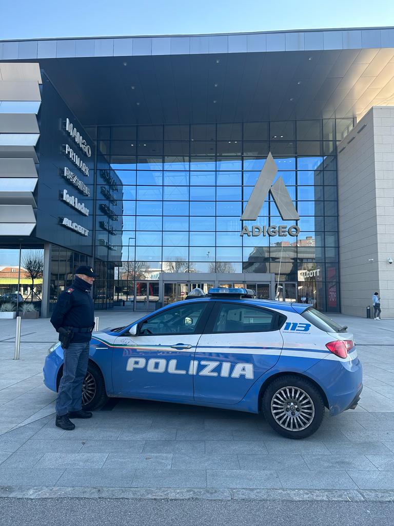 Tentato furto all’Adigeo: la Polizia arresta un ragazzo di trentacinque anni