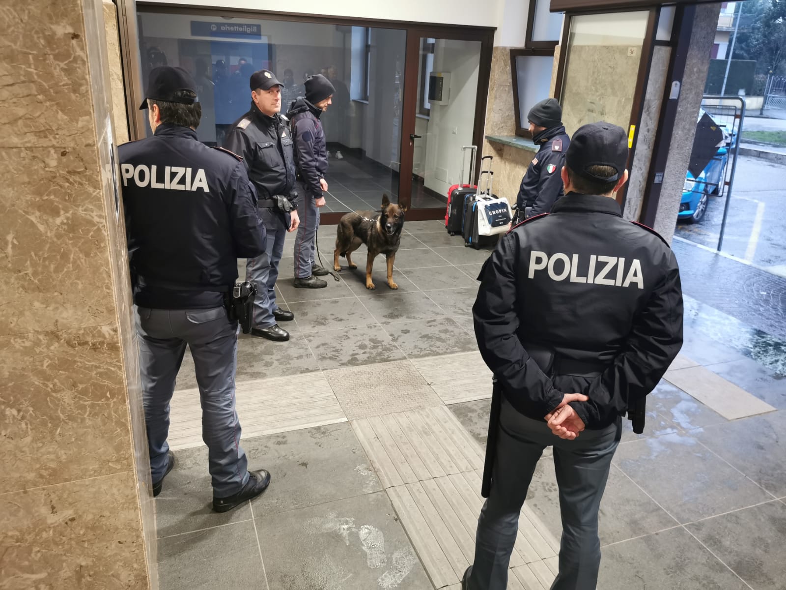 Polizia di Verona - Servizi straordinari di controllo del territorio alla  stazione ferroviaria di San Bonifacio - Il Giornale dei Veronesi