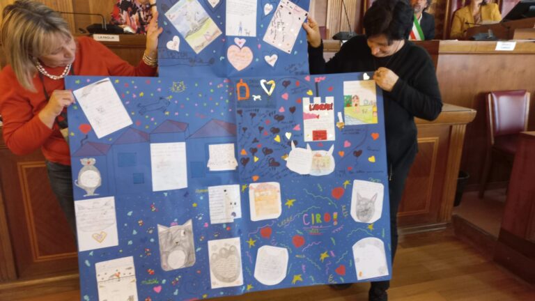 Ultima seduta del Consiglio comunale dei bambini e delle bambine. Il sindaco raccoglie le richieste dei piccoli consiglieri