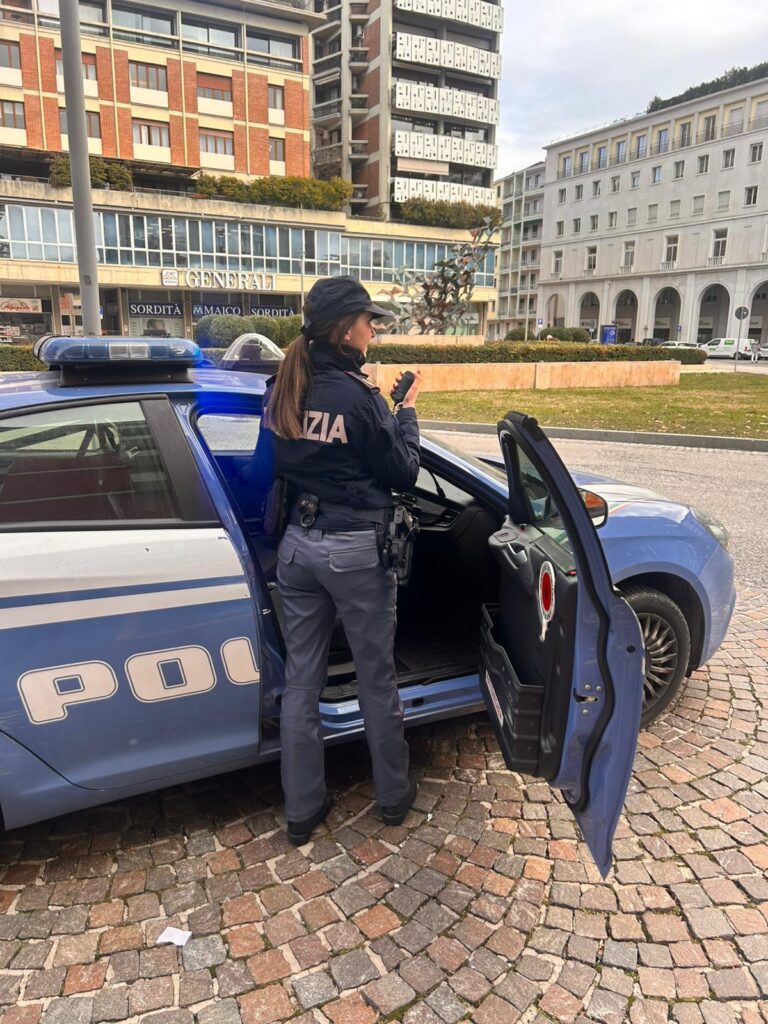 Polizia di Verona – Furto con strappo in Valverde: giovane arrestato dalla Polizia di Stato