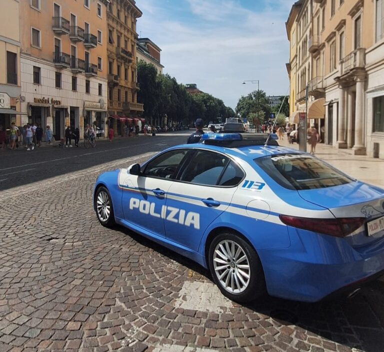 Polizia di Verona – Minacciano l’addetta alla vigilanza di un noto fast food per ottenere cibo gratis e poi aggrediscono gli agenti intervenuti: due cittadini marocchini arrestati dalla Polizia di Stato