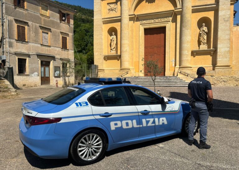 Polizia di Verona – Cercano di entrare con un forcone nell’edificio parrocchiale utilizzato per la sagra paesana: due cinquantenni arrestati dalla Polizia di Stato