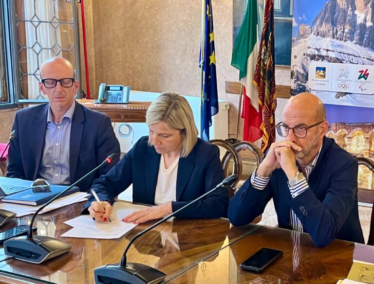 Sanità. Firmato il verbale di riparto delle risorse previste dalla Legge regionale 26/2024. Quota welfare da 350 euro per ogni dipendente del comparto e della dirigenza. Lanzarin, “Grande soddisfazione, risposte concrete alle esigenze dei lavoratori”
