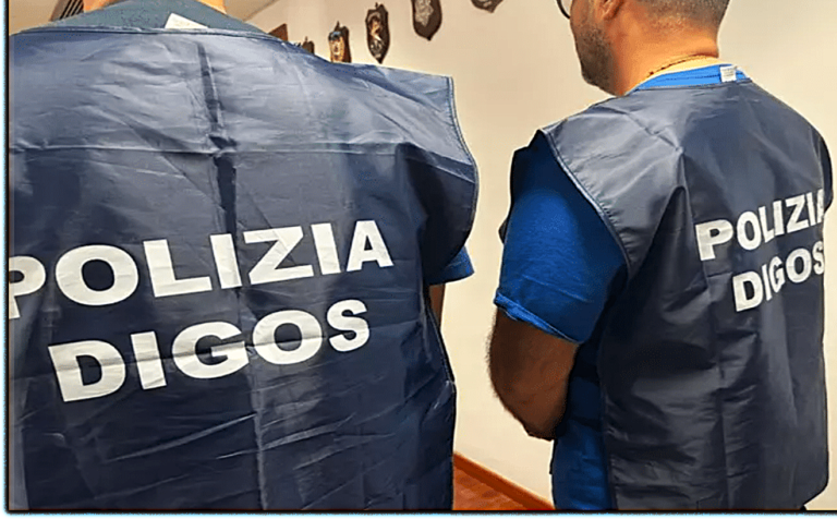 Polizia di Verona – Materiale suprematista, propaganda jihadista e manuali per la fabbricazione di armi: la Polizia di Stato arresta un ragazzo di 16 anni