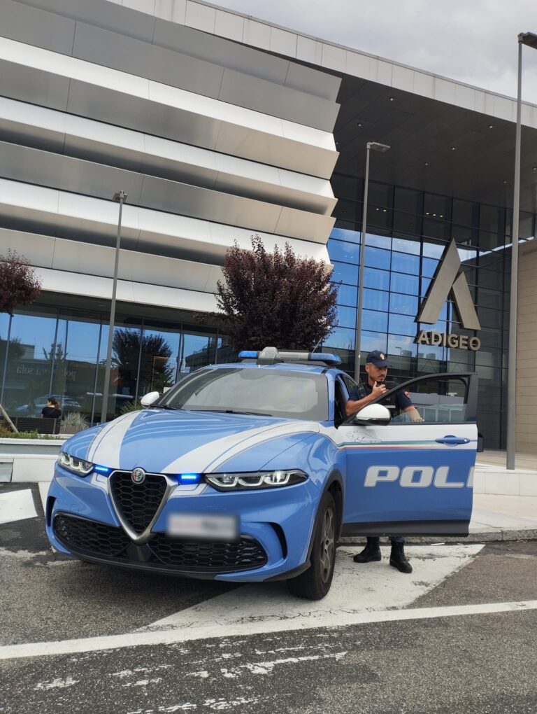 Polizia di Verona – Ruba un portafoglio in un negozio del centro commerciale e tenta di utilizzare una carta di pagamento per prelevare denaro: 21enne arrestata dalla Polizia di Stato