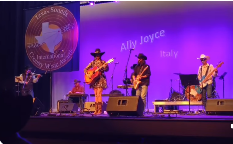 ll genovese Bruno Danovaro colpisce ancora, insieme a suo padre Giuseppe, rispettivamente produttore Bruno, autore testo Giuseppe, vincono in Texas, con la canzone Down to Laredo, interpretata dalla cantante veneta, Alice Fusaro in arte Ally Joyce